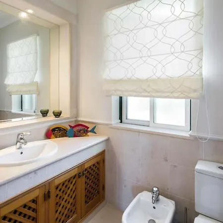 Sleeps 4 Air Con T607991 شقة